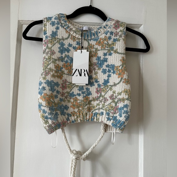Zara Tops - Cropped Zara sweater tank